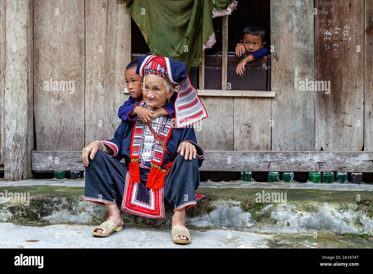 Red Dao ethnic minority family (Dao Do), in Hoang Su Phi, Ha Giang province, in the mountainous northwestern part of Vietnam. Stock Photo