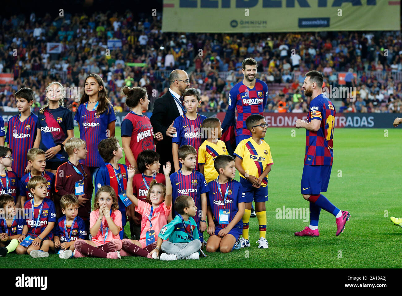 Barcelona, Spain. Credit: D. 24th Sep, 2019. Barcelona kids fans, Lionel  Messi (Barcelona) Football/Soccer : Spanish "La Liga Santander" match  between FC Barcelona 2-1 Villarreal CF at the Camp Nou stadium in