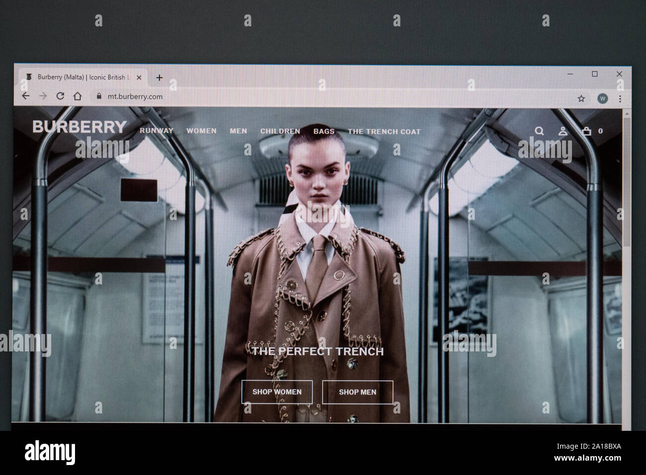 Burberry online hi-res stock photography and images - Alamy