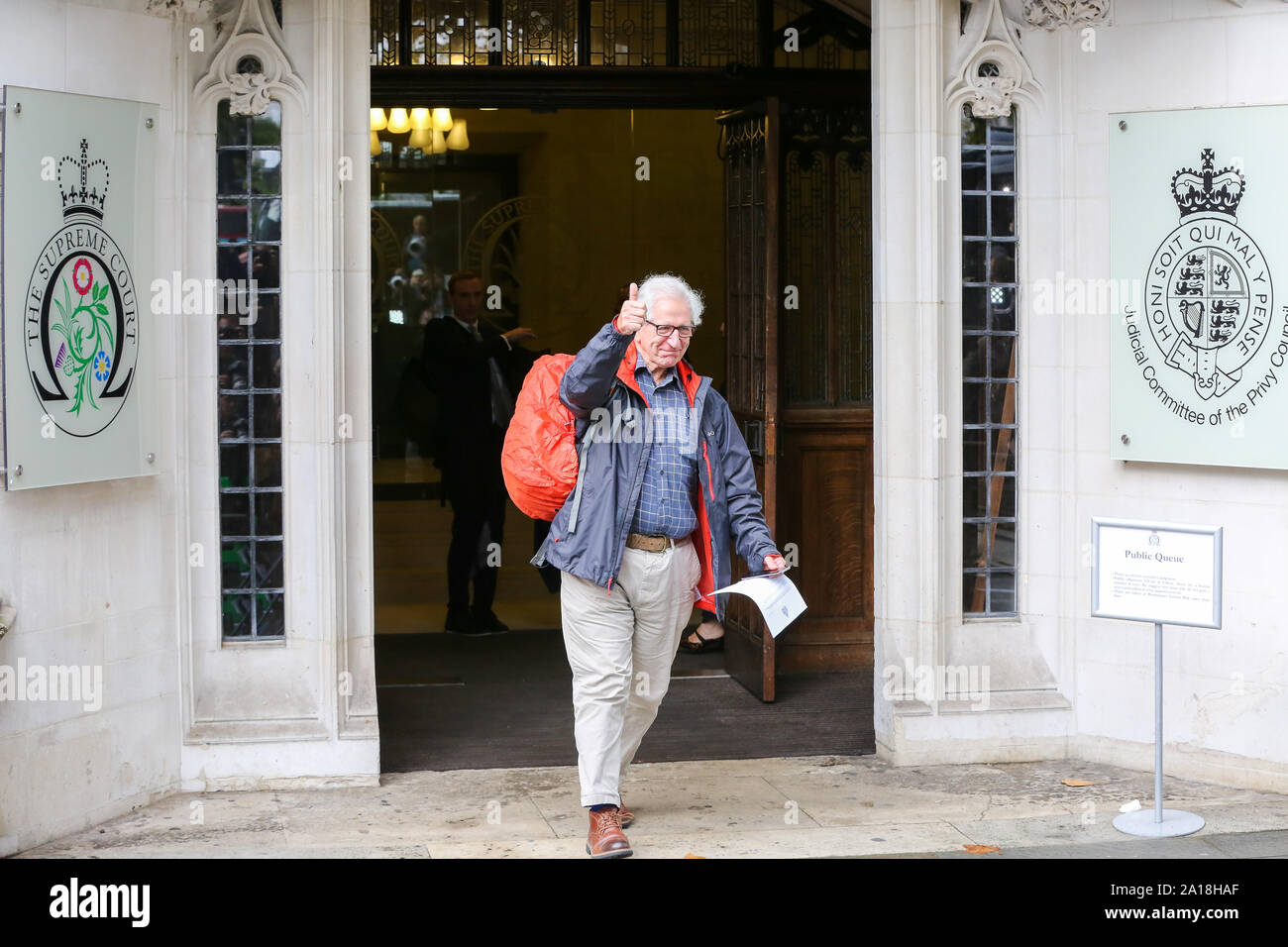 London, UK. 24th Sep, 2019. A man is seen giving a thumbs up as he leaves The Supreme Court on the day the court ruled that the British Prime Minister Boris Johnson's decision to prorogue Parliament is unlawful. Credit: SOPA Images Limited/Alamy Live News Stock Photo