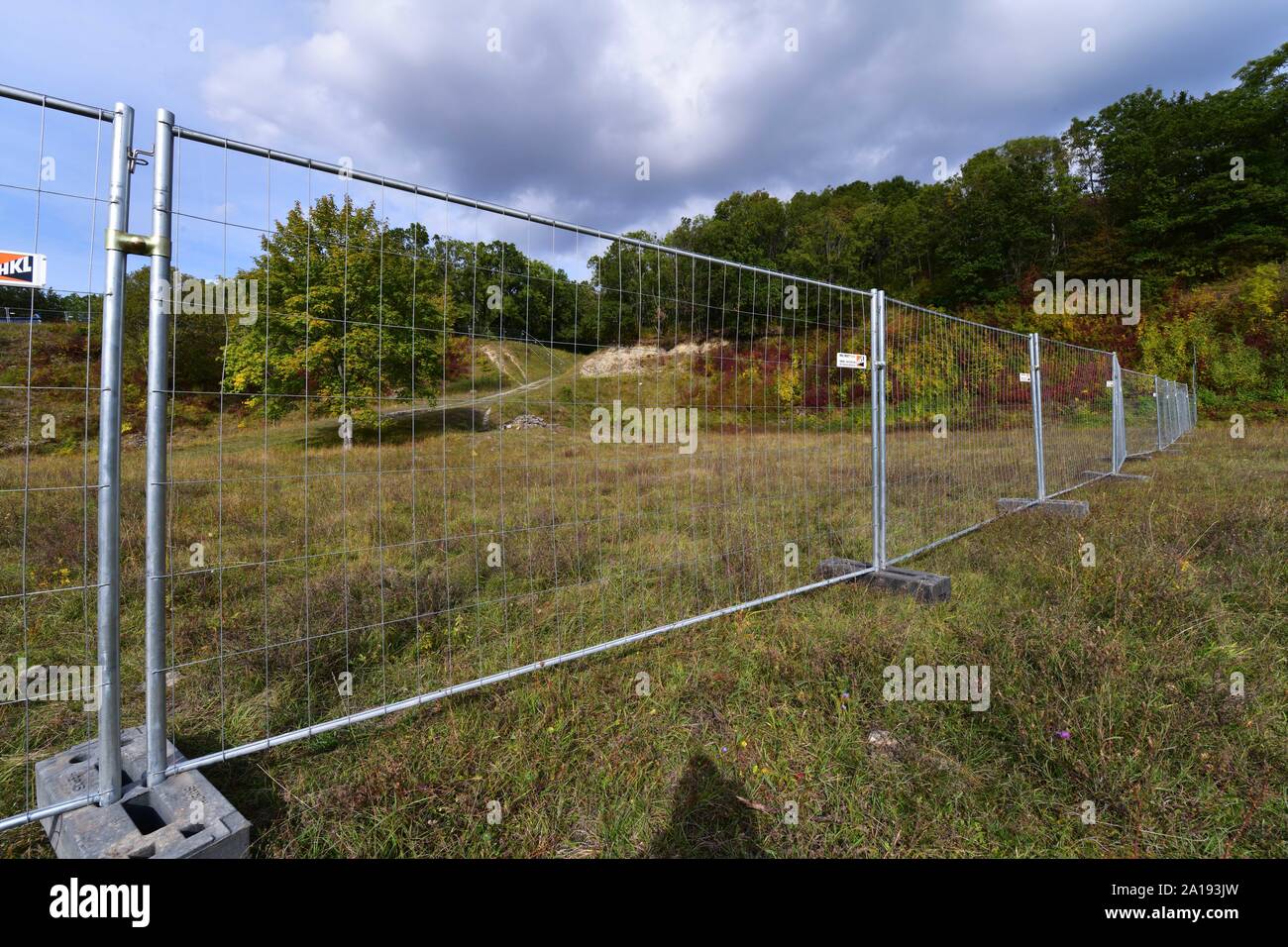 24 September 2019, Thuringia: A construction fence stands at the edge of the quarry on the site of the former Buchenwald concentration camp. The Thuringian State Office for Monument Preservation and Archaeology and the Buchenwald and Mittelbau-Dora Memorials Foundation intend to carry out excavations in the quarry in October 2019. In the quarry of the Buchenwald concentration camp, the SS forced prisoners to gain material for the construction of the camp's buildings and roads under the most difficult working conditions. Numerous prisoners died in hard work or were cruelly murdered by SS guards Stock Photo