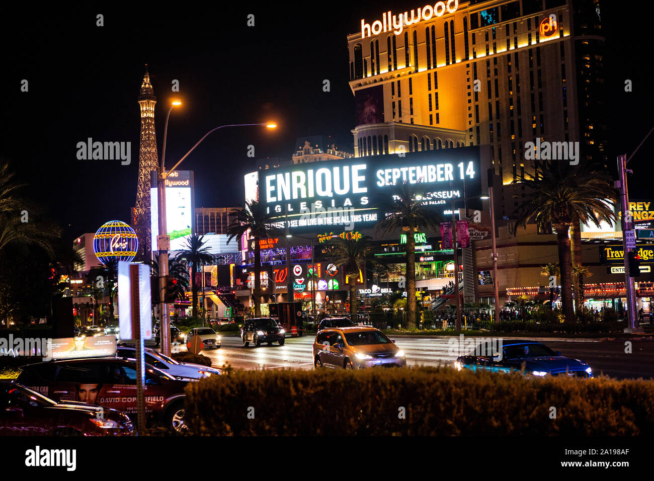 Spielerstadt Las Vegas in Nevada / USA bei Nacht im Schein der Neonlampen und Reklamewänden. Stock Photo