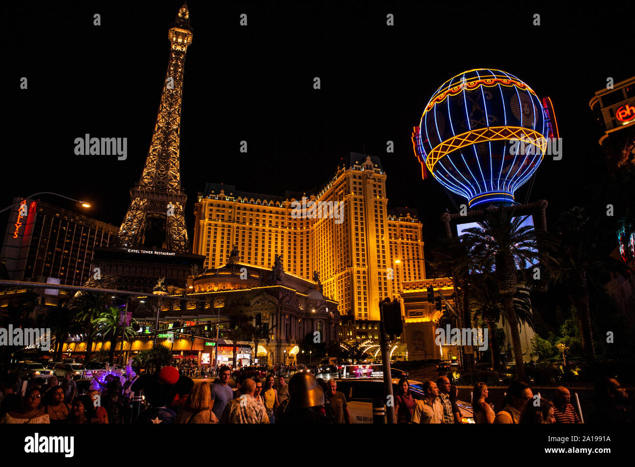 Spielerstadt Las Vegas in Nevada / USA bei Nacht im Schein der Neonlampen Reklamewänden Photo - Alamy