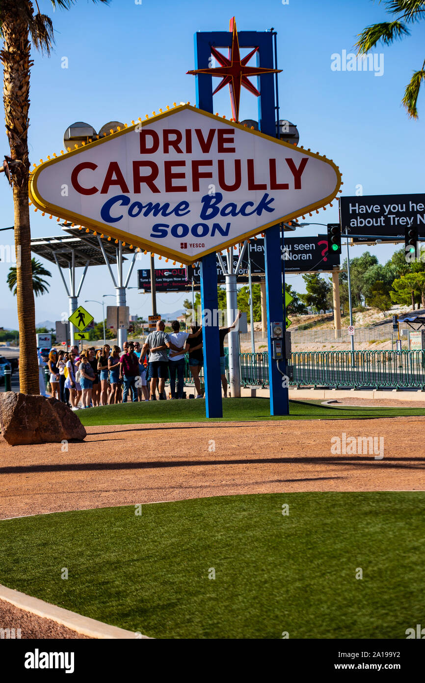 Welcome to Las Vegas - Das erste Willkommensschild der Stadt. Das bekannteste Wahrzeichen und Sehenswürdigkeit Spielerstadt Las Vegas in Nevada / USA Stock Photo