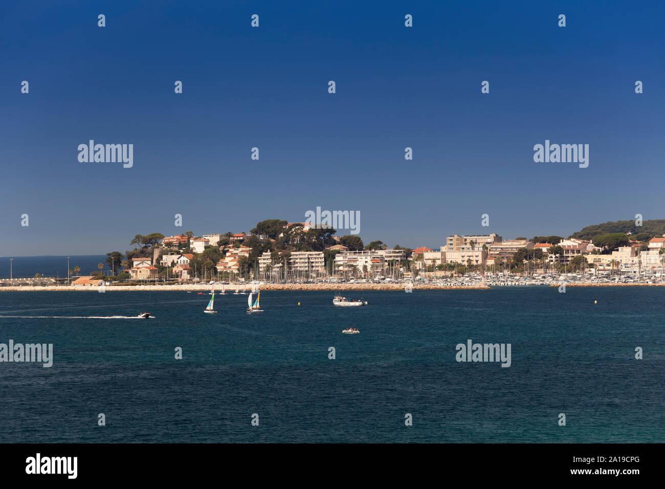 Coastline with hotel facilities at the Bale de Bandol, Bay of Bandol, Alpes-Maritimes, Cote d'Azur, Southern France, France, Europe Stock Photo