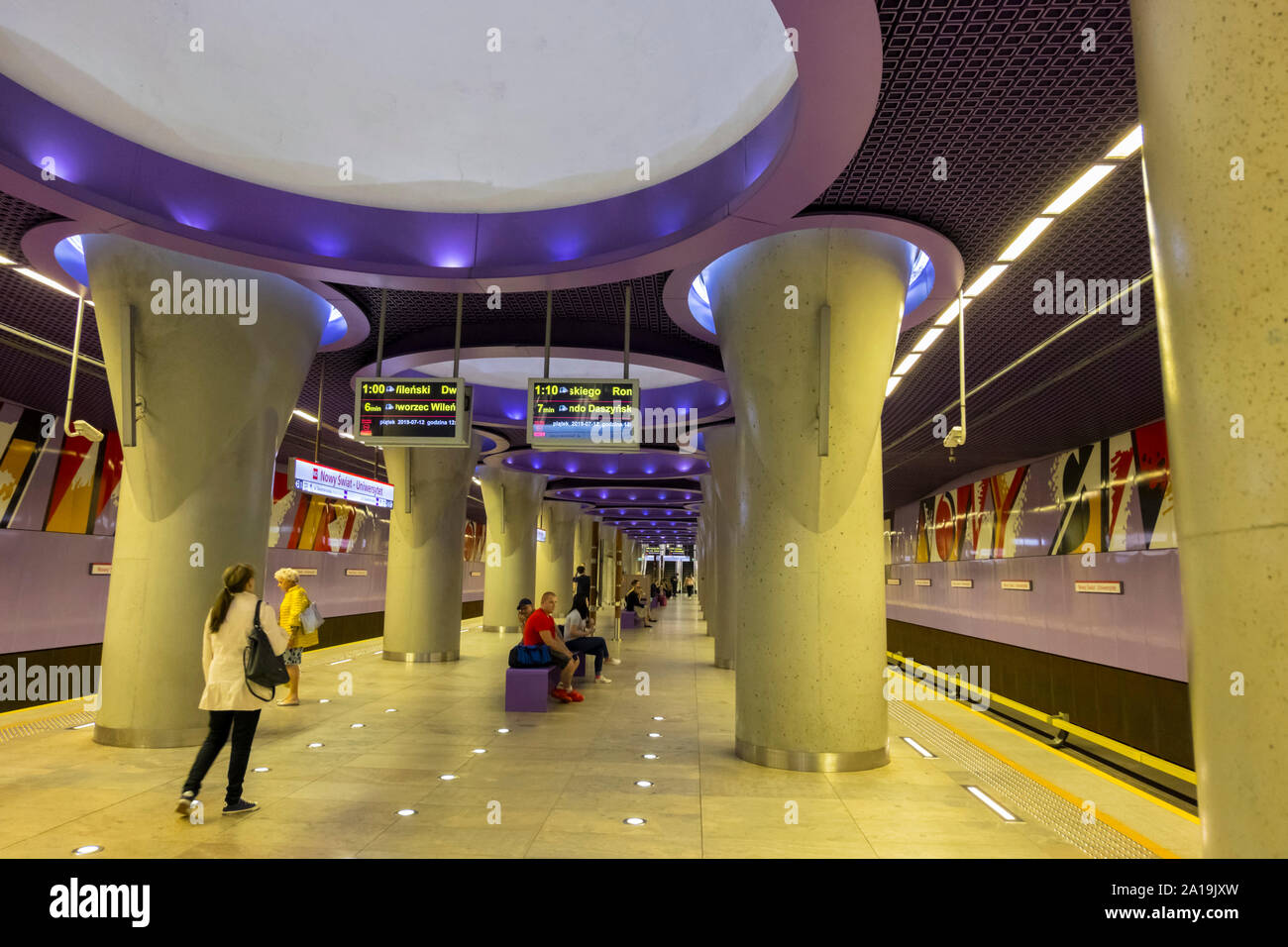 Nowy Swiat-Uniwersytet, metro station, Warsaw, Poland Stock Photo - Alamy