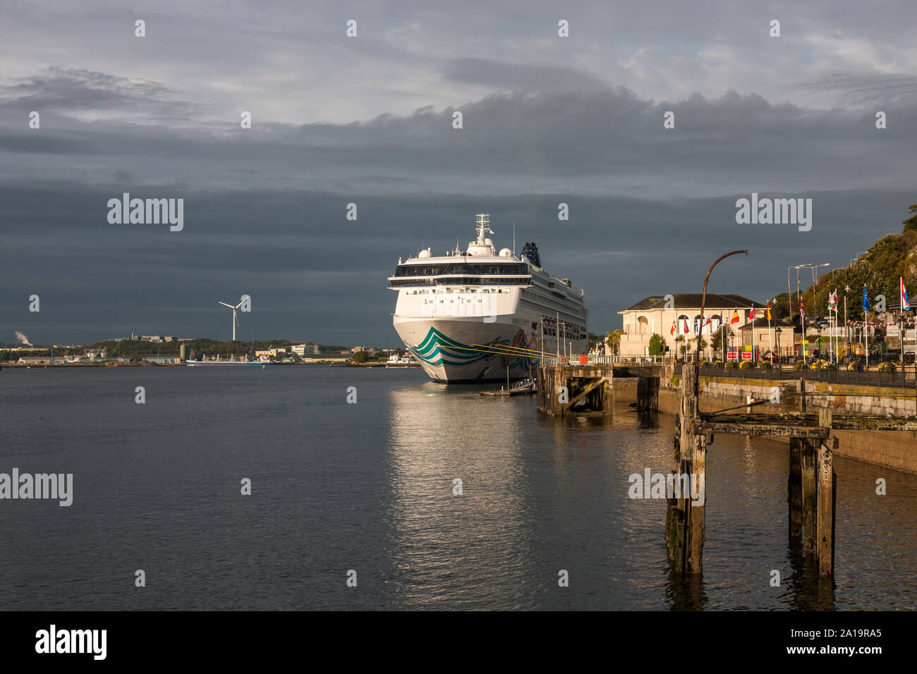 Cobh, Cork, Ireland. 25th Sep, 2019. Cruise ship Norwegian Spirit tied up at the deep water quay in Cobh, Co. Cork, Ireland. - Picture; Credit: David Creedon/Alamy Live News Stock Photo