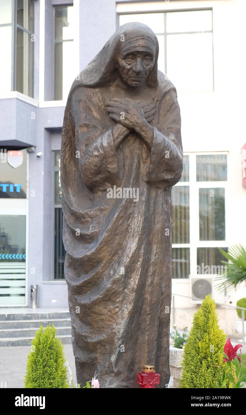 Statue of Saint Mother Teresa in the center of the Shkodra…