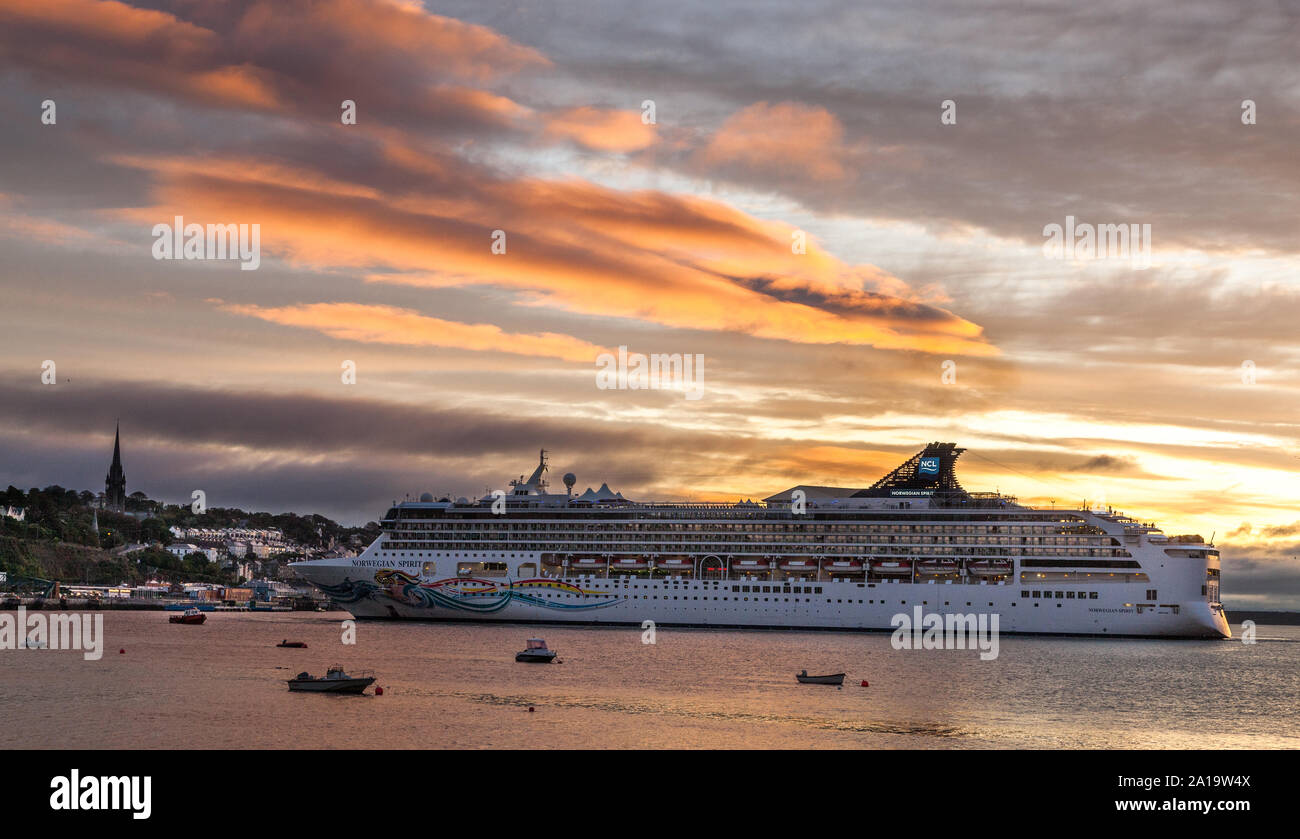 Cobh, Cork, Ireland. 25th Sep, 2019. Cruise ship Norwegian Spirit doing a turning manoeuvre before berthing at the deep water quay in Cobh, Co. Cork, Ireland. - Picture; Credit: David Creedon/Alamy Live News Stock Photo