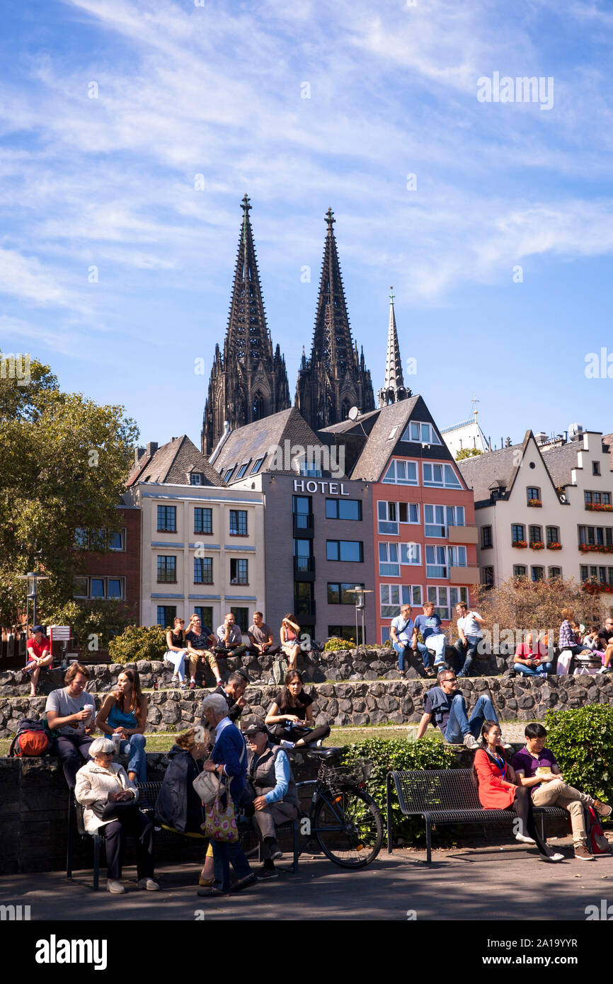 houses in the old part of the town at the Frankenwerft, the cathedral, touritst, Cologne, Germany.  Haeuser in der Altstadt an der Frankenwerft, der D Stock Photo