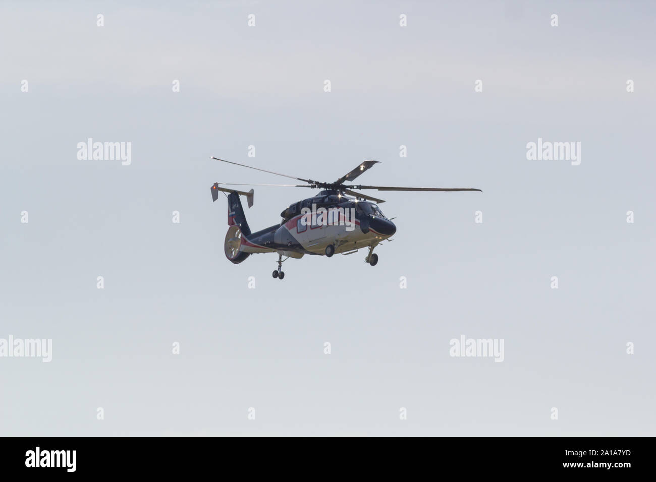 Military helicopter fly mid air hi-res stock photography and images - Alamy