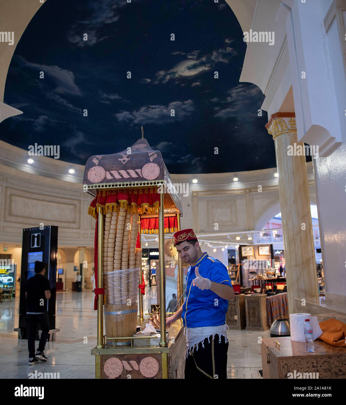 Feature, ice cream vendor at the Villagio Shopping Mall in Doha / Qatar, on 25.09.2019. | Usage worldwide Stock Photo