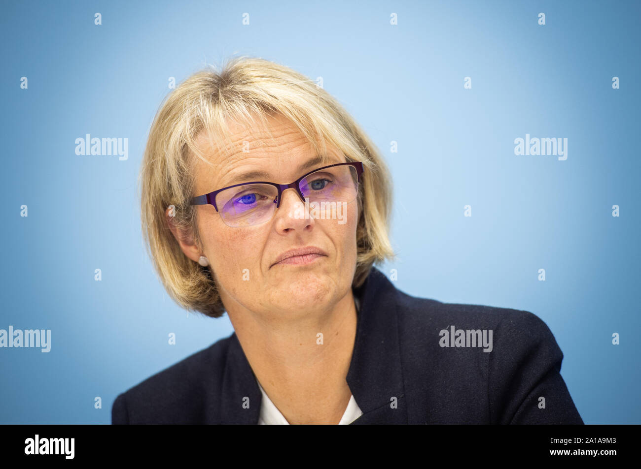 25 September 2019, Berlin: Anja Karliczek (CDU), Federal Minister of Education and Research, comments on the Special Report of the Intergovernmental Panel on Climate Change (IPCC) presented in Monaco on Wednesday at a press conference at the Federal Ministry of Research and Education. Researchers address the impact of climate change on oceans and ice areas and the consequences for human society. Photo: Arne Immanuel Bänsch/dpa Stock Photo