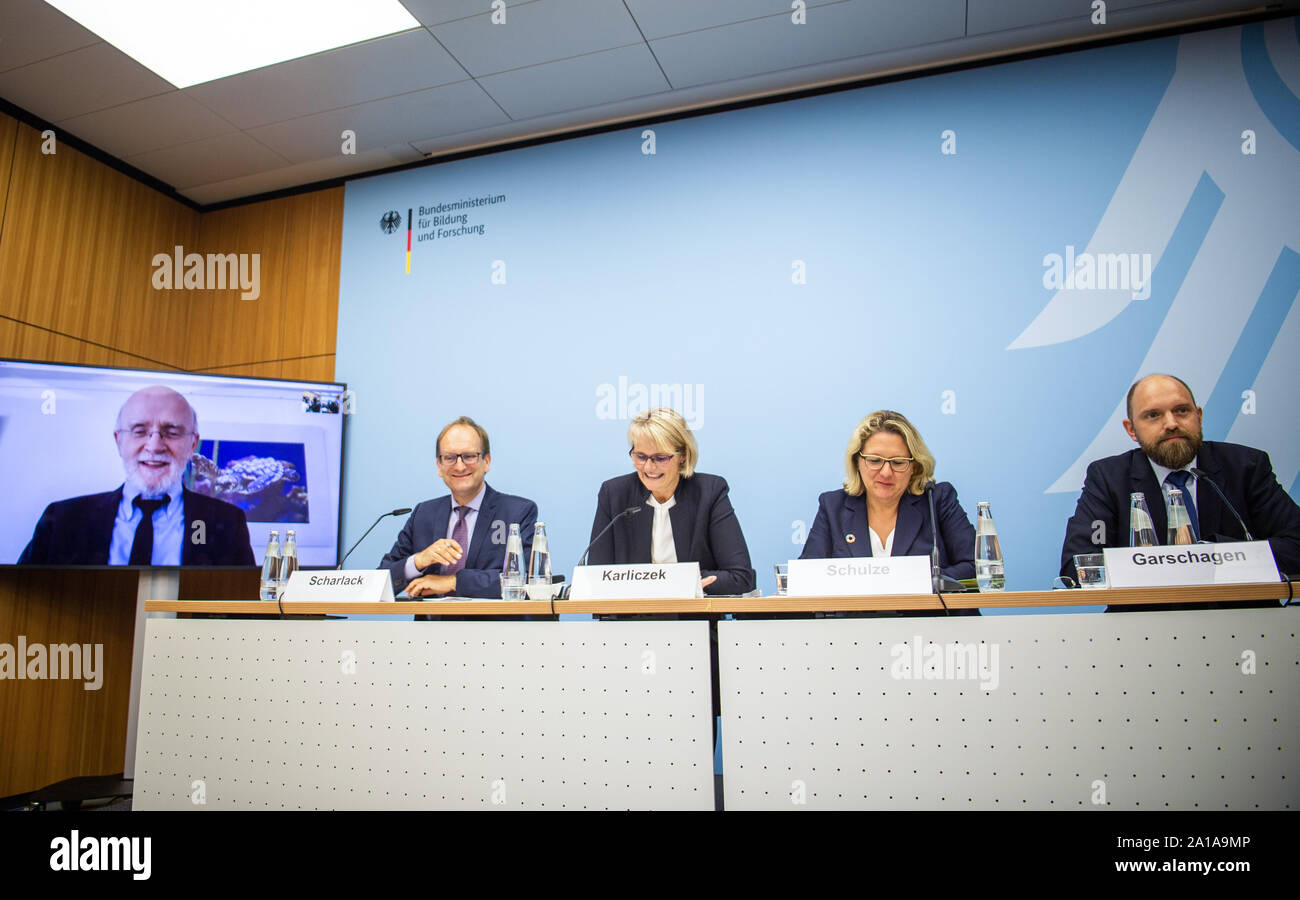 25 September 2019, Berlin: Ulrich Scharlack (l-r), Press Officer at the Federal Environment Ministry, Anja Karliczek (CDU), Federal Minister of Education and Research, Svenja Schulze (SPD), Federal Environment Minister, and Matthias Garschagen, Professor of Anthropogeography at the LMU Munich, comment at a press conference at the Federal Ministry of Research and Education on the Special Report of the Intergovernmental Panel on Climate Change (IPCC) presented in Monaco on Wednesday. Hans-Otto Pörtner, professor and climate researcher at the Alfred Wegener Institute in Bremerhaven, Germany, will Stock Photo