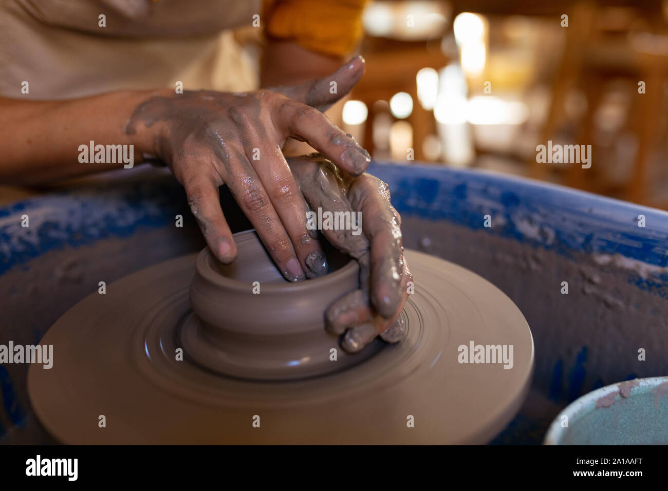 Pottery wheel hands hires stock photography and images Alamy