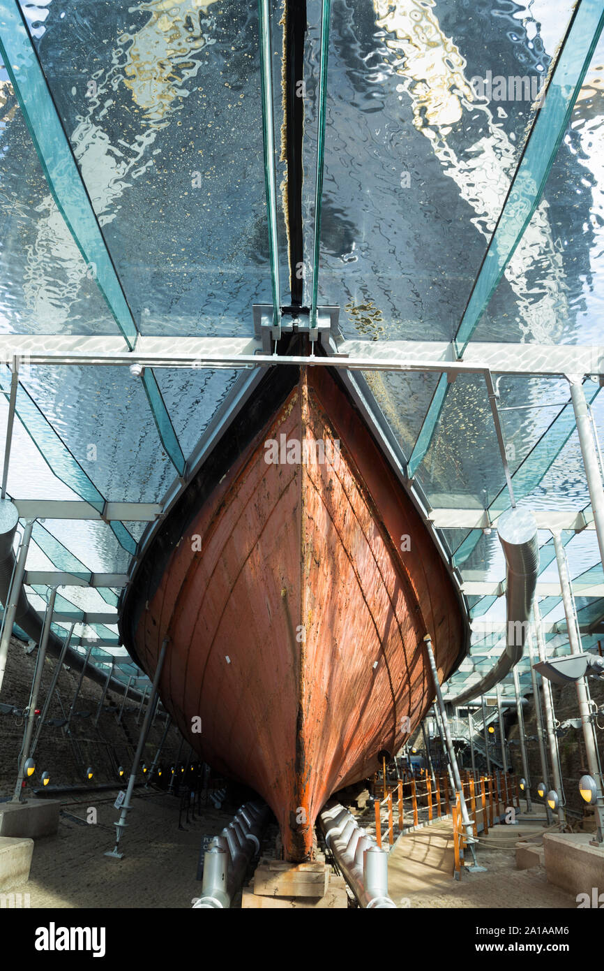 Hull / bow / bows of the SS Great Britain, Isambard Kingdom Brunel 's iron ship looking up from under / through the glass sea at dry dock, Dockyard museum in Bristol. UK (109) Stock Photo