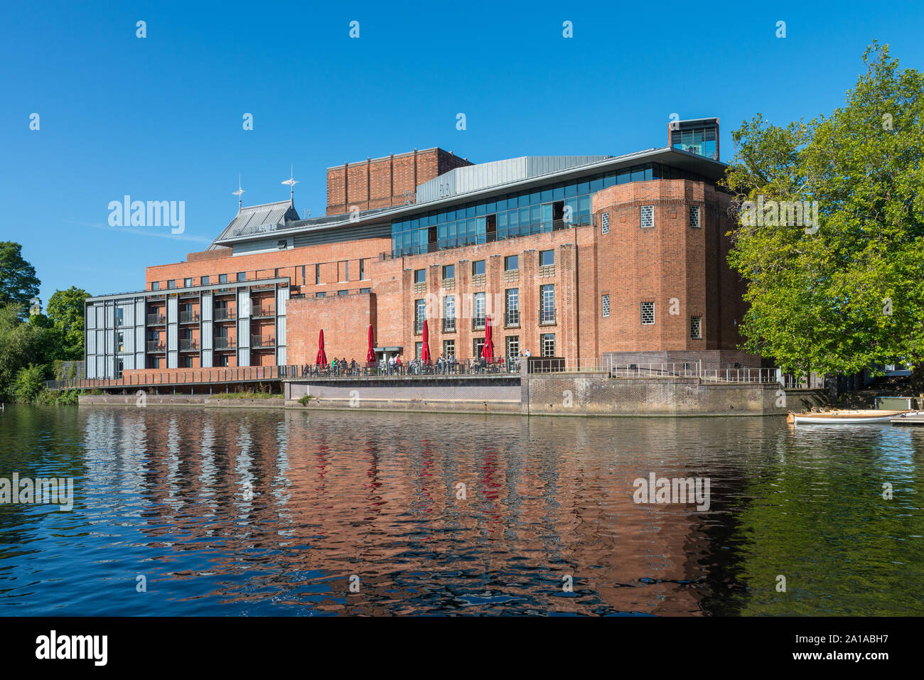 The Royal Shakespeare Theatre next to the River Avon in Stratford-opun-Avon, Warwickshire Stock Photo