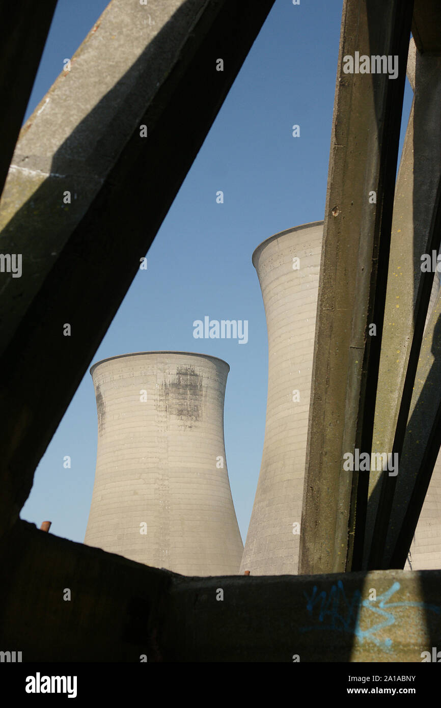 Cooling towers, Thorpe marsh power station Stock Photo