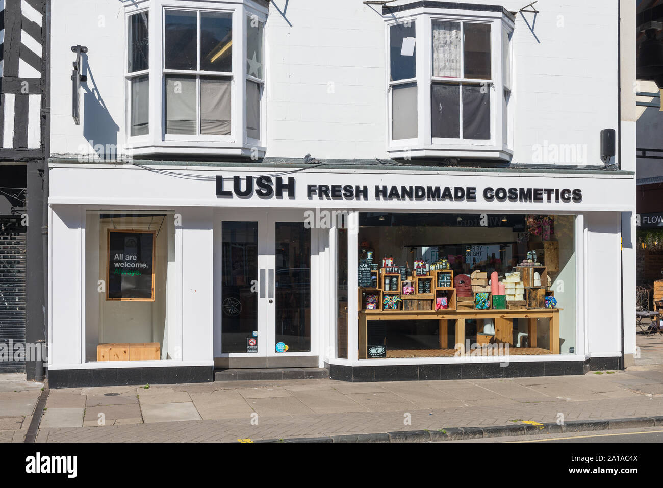 Toulouse, Occitanie France - 06 16 2021: Lush Fresh Handmade Cosmetics Logo  Sign And Text Brand Front Of Store Of Beauty Products Stock Photo, Picture  and Royalty Free Image. Image 170600834.