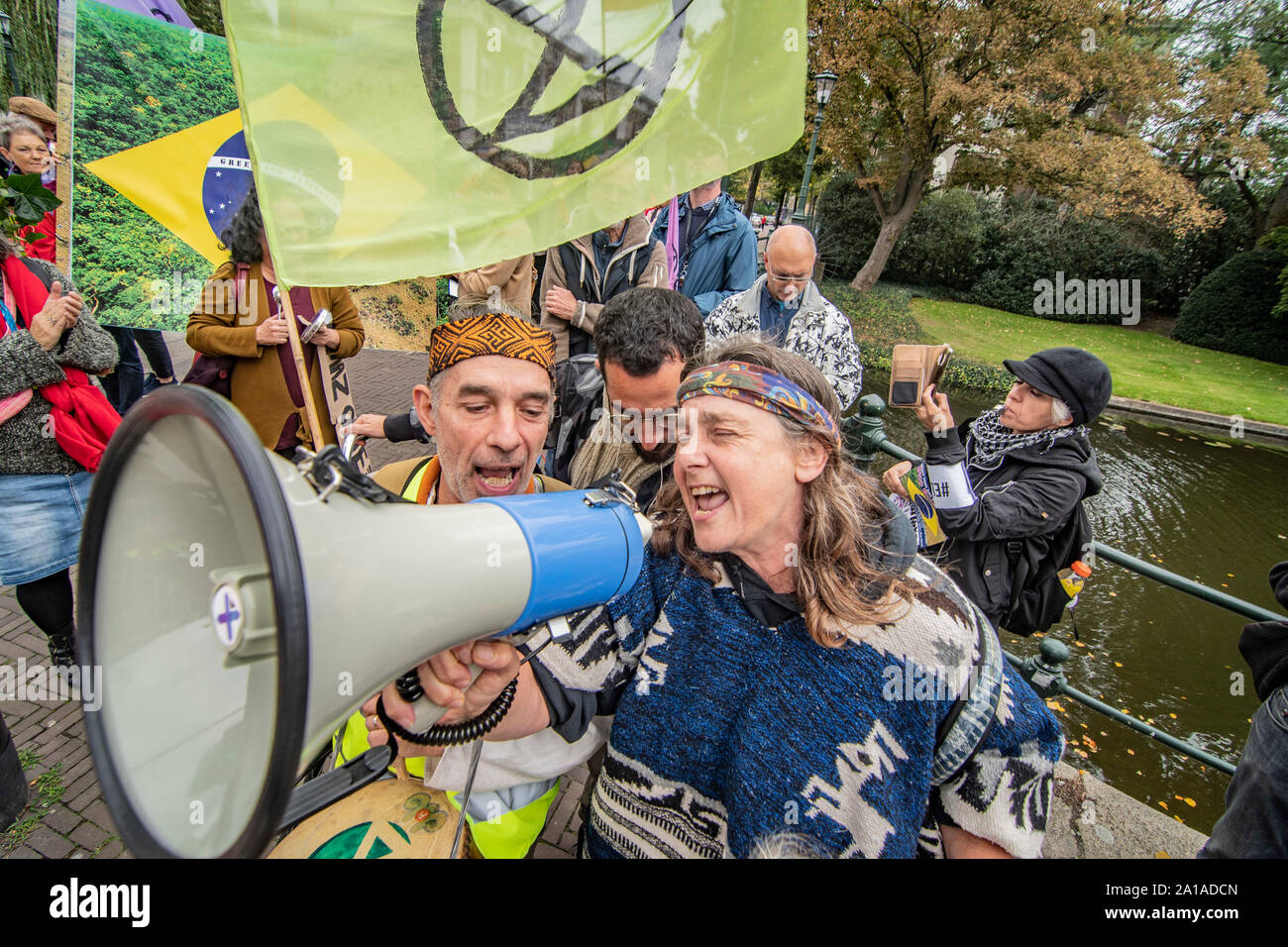 Den Haag, Netherlands. 25th Sep, 2019. DEN HAAG, 25-09-2019, Demonstration against cutting down threes at the Amazone rainforest in Brazil. Credit: Pro Shots/Alamy Live News Stock Photo