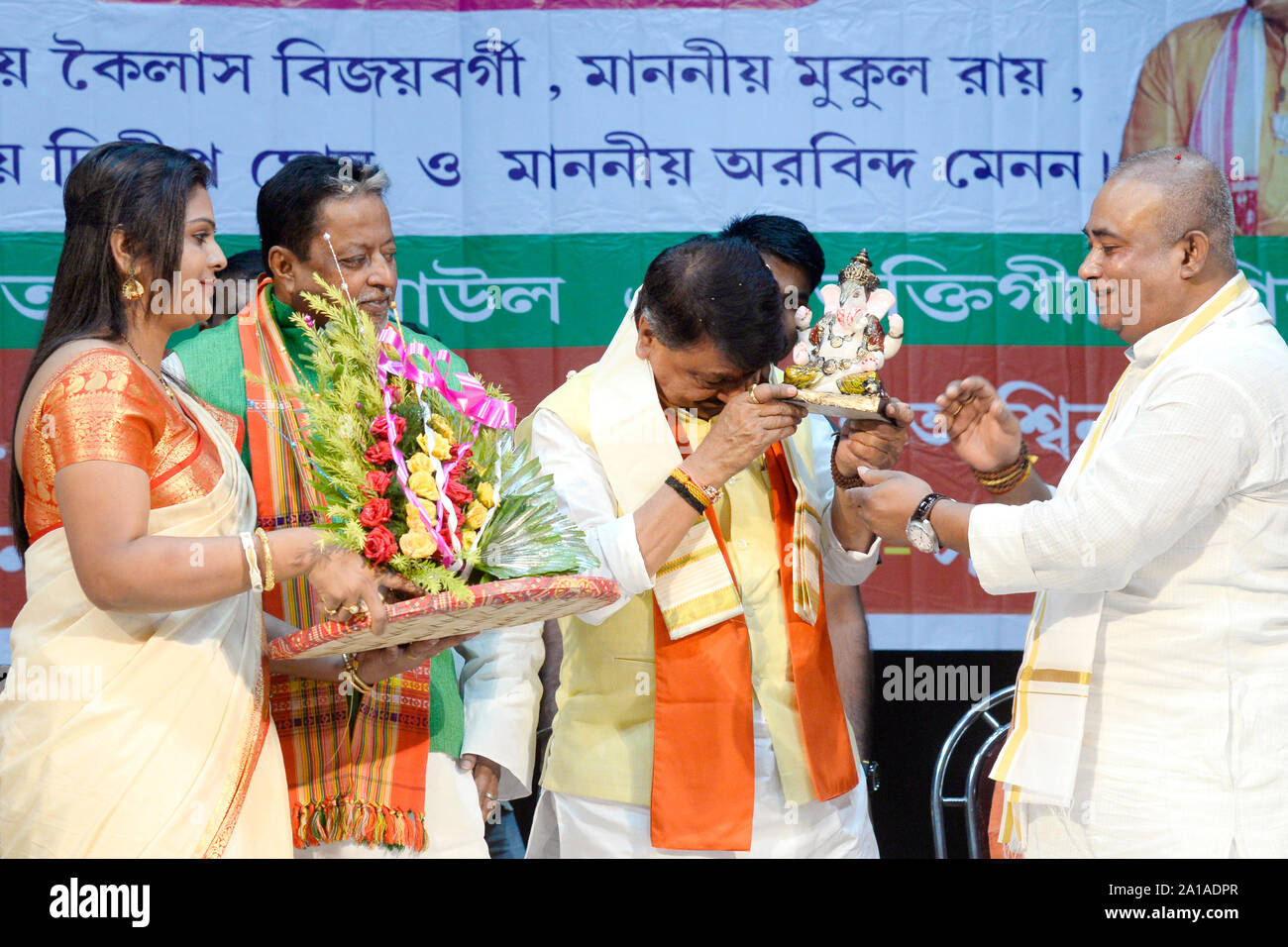 Kolkata, India. 25th Sep, 2019. Kailash Vijayvargiya performs pranam to  Lord Ganesh during devotional singer felicitations program. (Photo by  Saikat Paul/Pacific Press) Credit: Pacific Press Agency/Alamy Live News  Stock Photo - Alamy