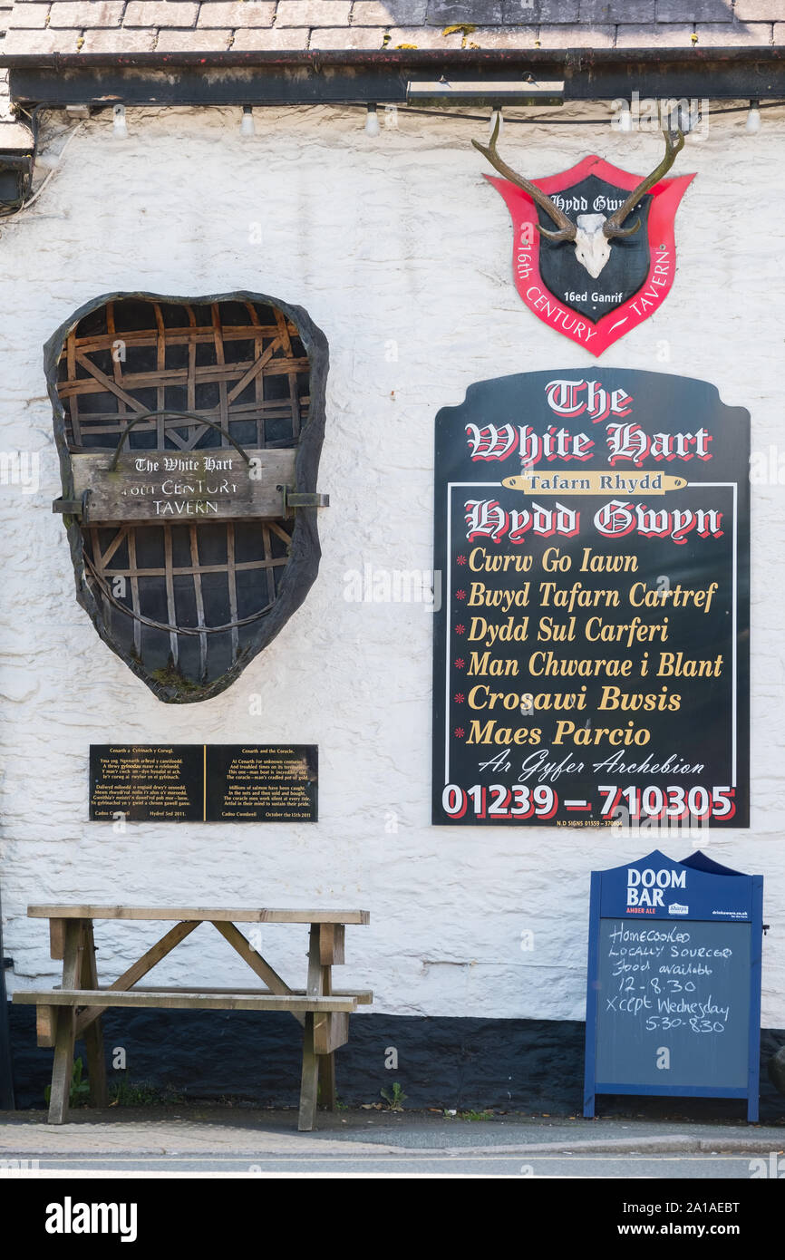 Travel and tourism: Summer afternoon, a coracle on the wall of The White Hart pub, Cenarth and the River Teifi, Ceredigion , rural mid Wales UK Stock Photo