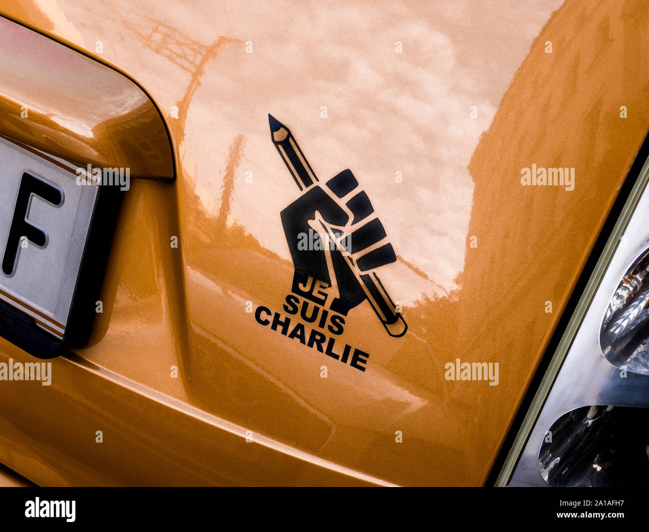 'Je suis Charlie' sticker on motor car - Vienna, Austria. Stock Photo