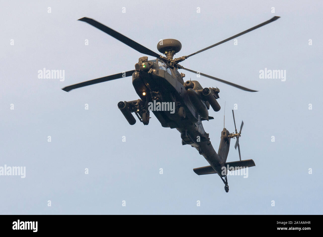 Apache gunship hi-res stock photography and images - Alamy
