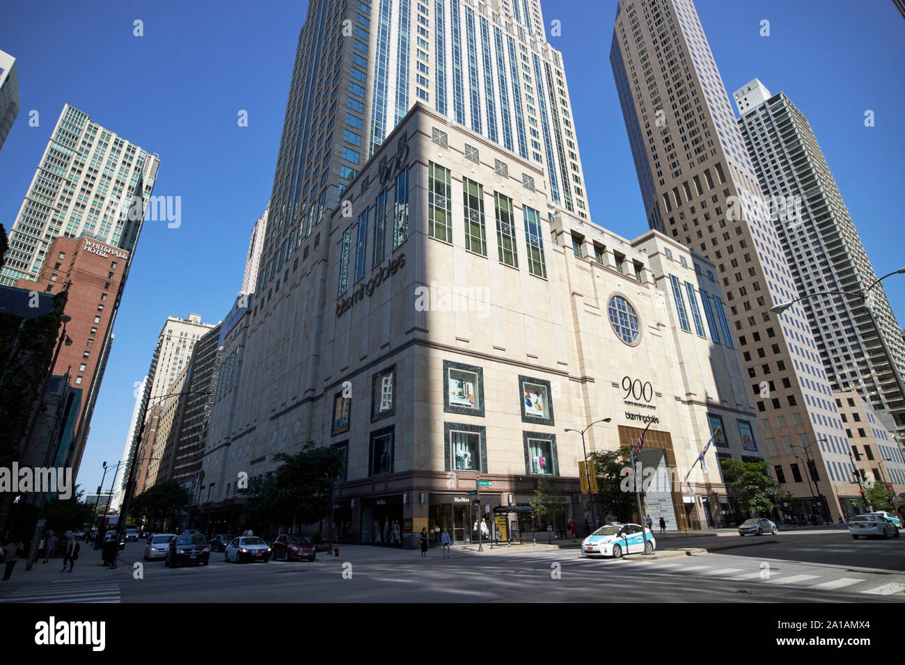 900 north michigan avenue bloomingdales store and four seasons hotel chicago illinois united states of america Stock Photo