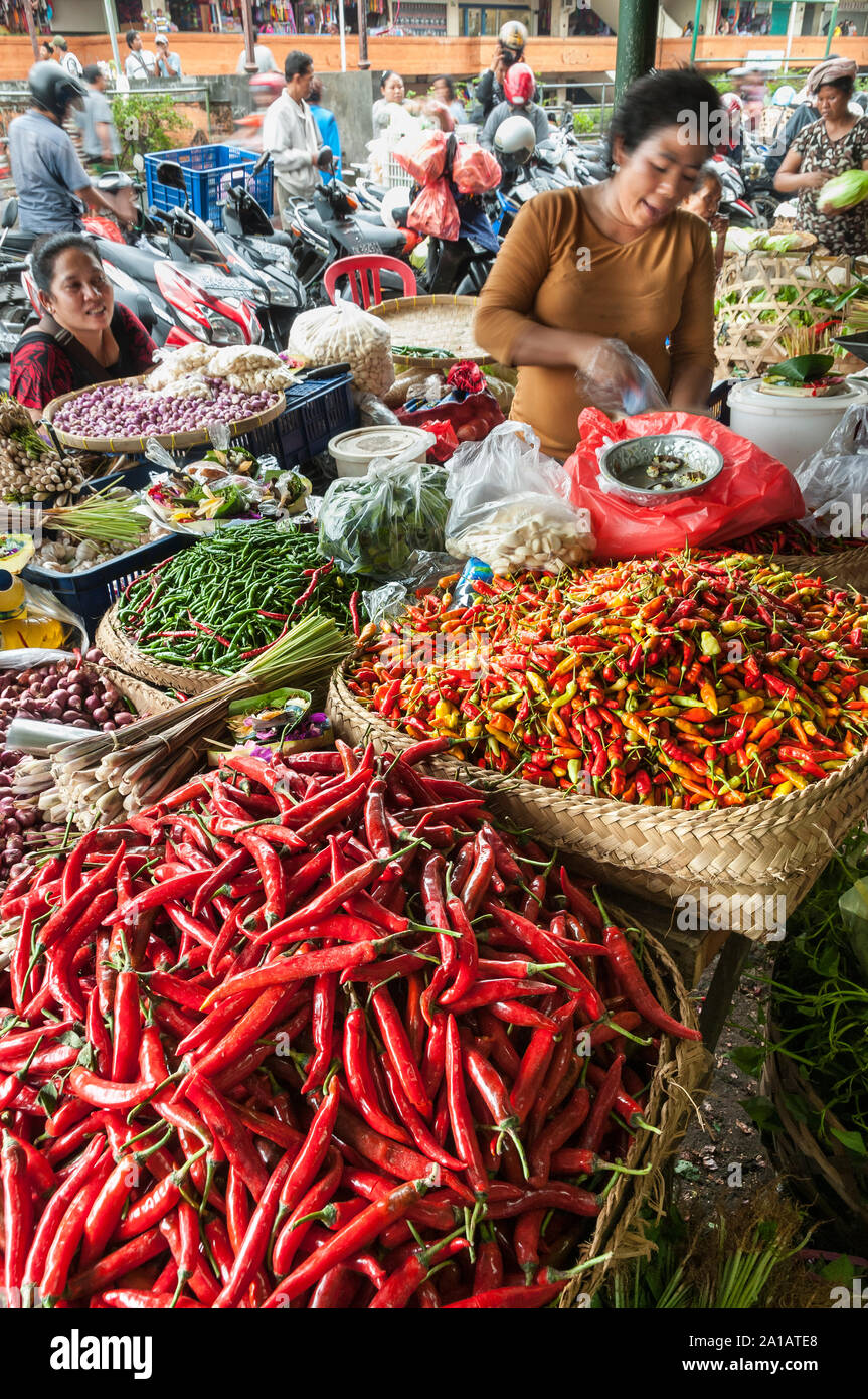 Women selling chilli peppers and other produce, at the Pasar Badung market in Denpasar, Bali, Indonesia Stock Photo