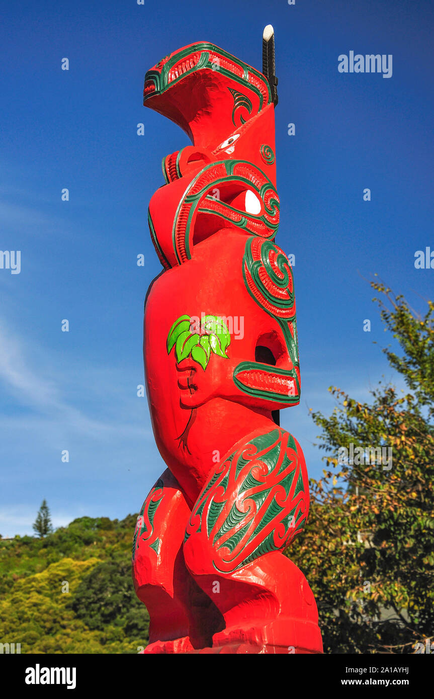 Carved Maori statue outside Te Whare Wananga Indgenous University, Whakatane, Bay of Plenty Region, North Island, New Zealand Stock Photo