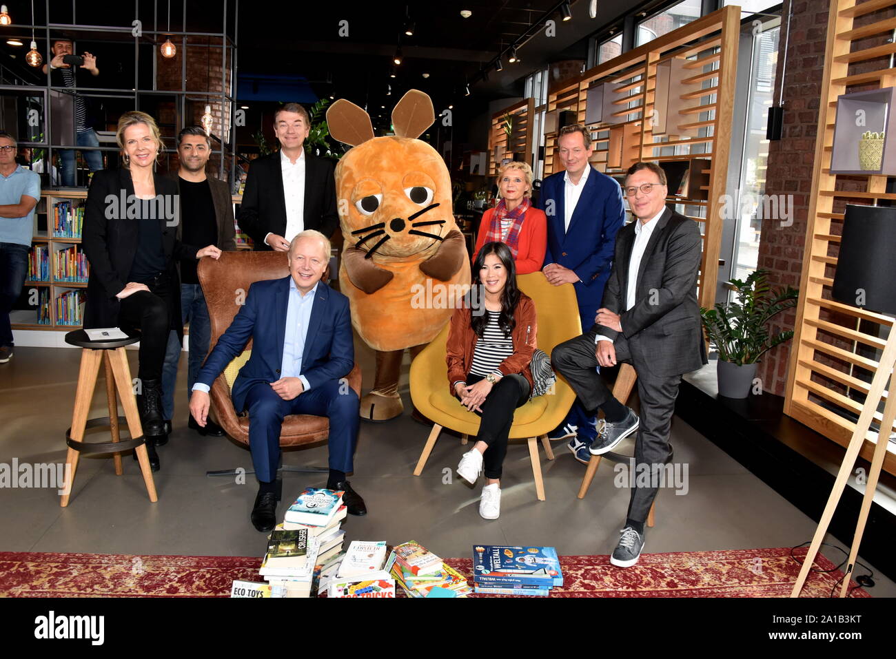 Cologne, Germany. 25th Sep, 2019. Valerie Weber, l-r, Suat Yilmaz, Tom Buhrow, Jörg Schönenborn, Maus, Mai Thi Nguyen-Kim, Eckart von Hirschhausen and Volker Herresposiert at the press conference for the ARD Theme Week 2019, which deals with 'Future Education' from 9 to 16 November. Credit: Horst Galuschka/dpa/Alamy Live News Stock Photo