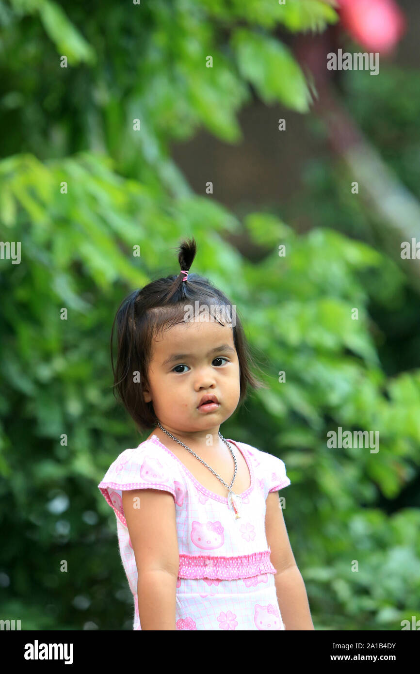 Petite fille Laotienne. Vientiane. Laos. / Laotian girl. Vientiane. Laos  Stock Photo - Alamy