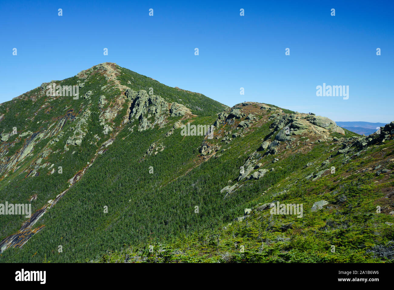 Mt Lincoln and Franconia Ridge on a sunny day, New Hampshire, USA. Hikers can be seen on the trail, in the distance. Stock Photo