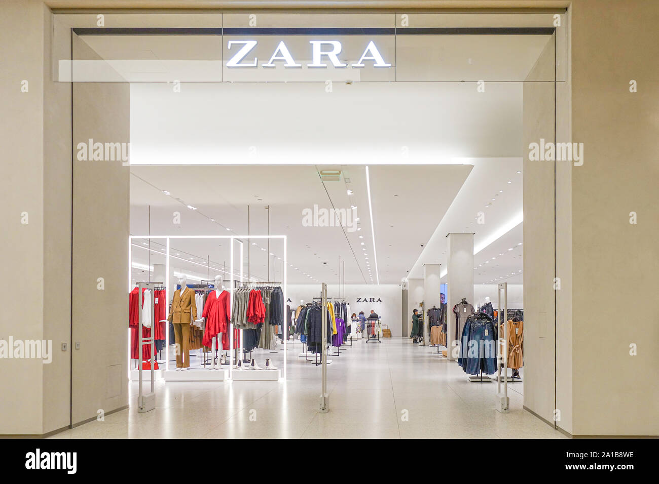 Vilnius, Lithuania - 24 September 2019: Interior of Zara store on the  shopping center Akropolis. Zara - popular Spanish apparel retailer Stock  Photo - Alamy