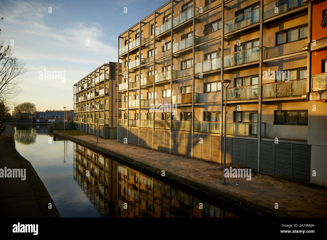 Tameside, Droylsden Marina and modern apartment block Stock Photo