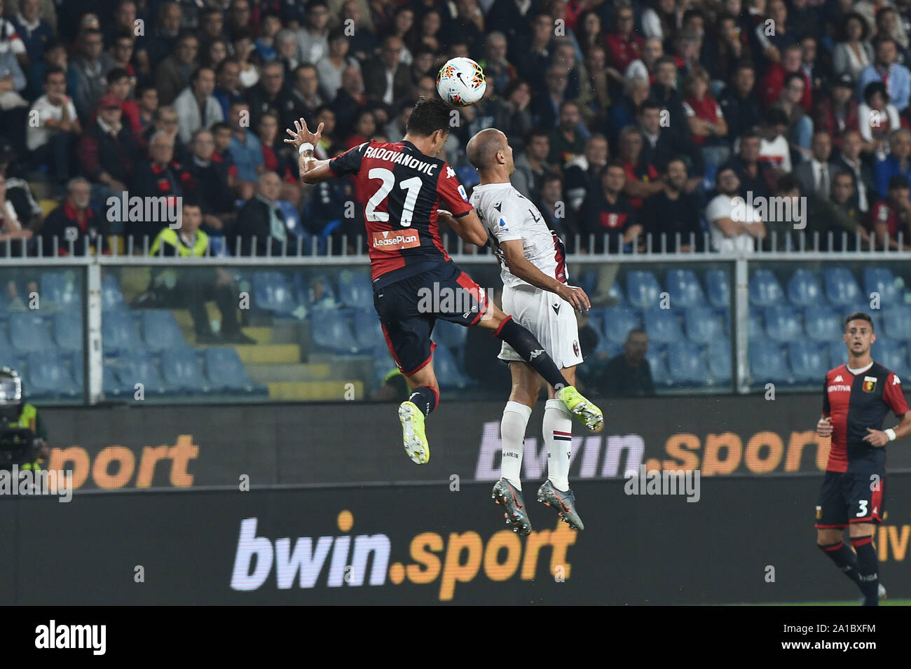 Genova, Italy, 25 Sep 2019, CHAMPIONSHIP OF CALCIO, SERIE A TIM, 5^ GIORNATA,  GENOA-BOLOGNA, NELLA FOTO: UN DUELLO AEREO TRA, IVAN RADOVANOVIC (GENOA)  RODRIGO PALACIO (BOLOGNA) during Genoa Vs Bologna - Italian