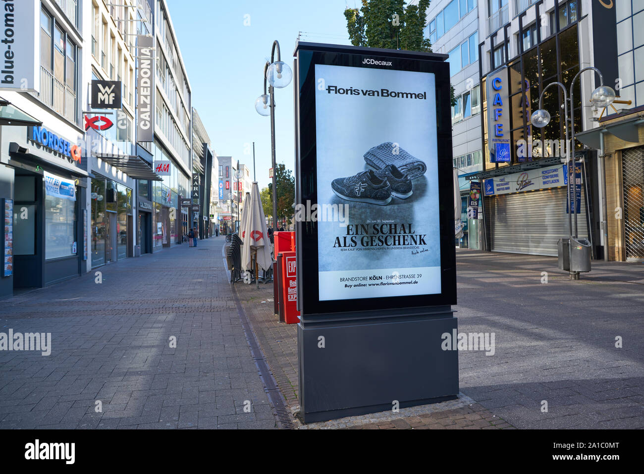 COLOGNE, GERMANY - CIRCA SEPTEMBER, 2018: MAC cosmetics on display at  Douglas cosmetics store in Cologne Stock Photo - Alamy