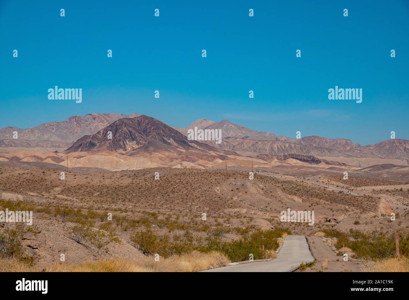 Hiking in the Shoreline Trail of Lake Mead National Recreation Area at ...