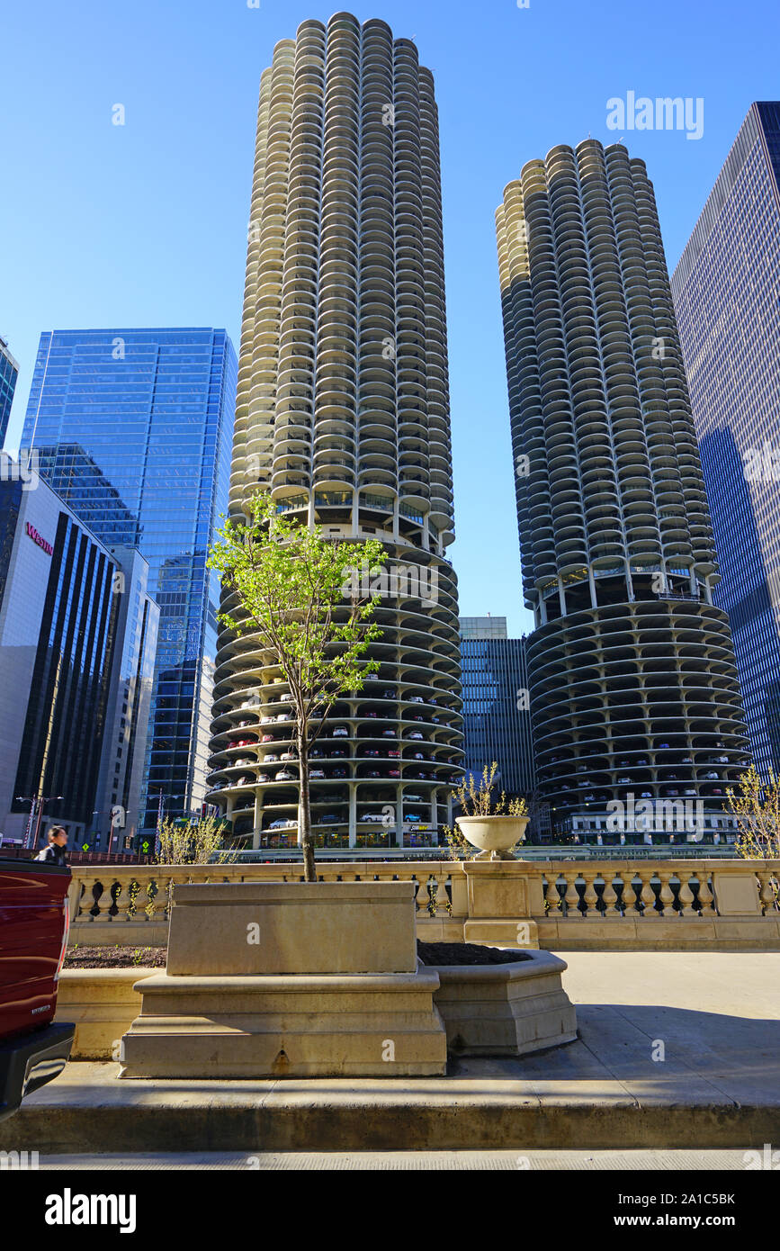 CHICAGO, IL -26 APR 2019- View of the landmark twin towers Marina City building complex on the Chicago River in downtown Chicago. Stock Photo