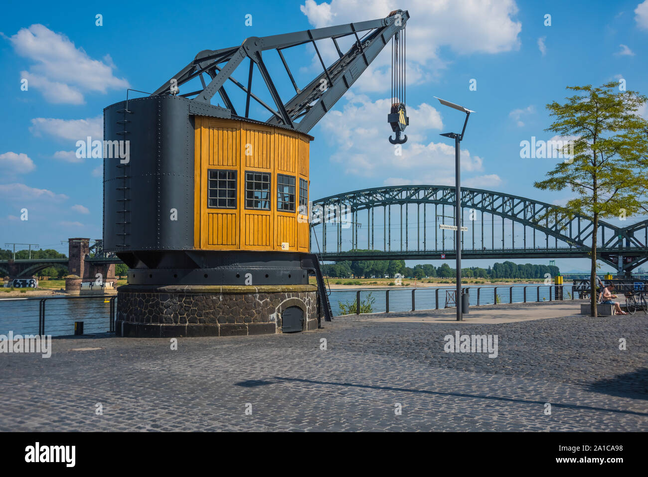 Der Rheinauhafen ist eine ehemalige Hafenanlage in der Kölner Südstadt, die heute als Wohn-, Büro-, Dienstleistungs- und Gewerbegebiet genutzt wird Stock Photo