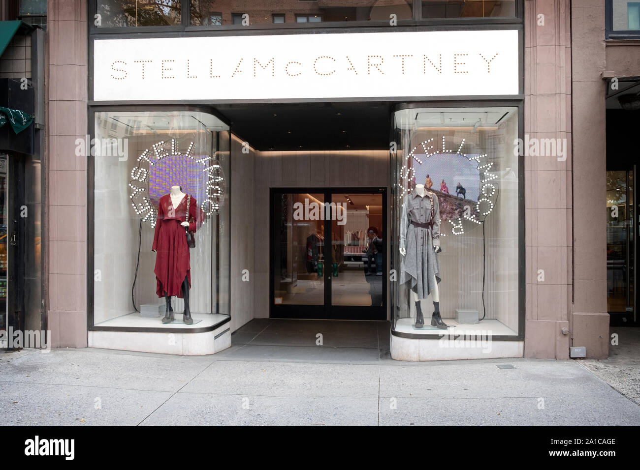 The exterior of the trendy STELLA MCCARTNEY store on Madison avenue on the  Upper East Side of Manhattan, New York City Stock Photo - Alamy