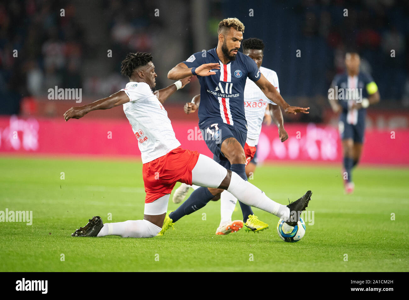 Paris. 25th Sep, 2019. Eric Maxim Choupo-Moting (C) of Paris Saint-Germain competes with Axel Disasi of Reims during their 2019-2020 season French Ligue 1 match in Paris, France on Sept. 25, 2019. Credit: Jack Chan/Xinhua/Alamy Live News Stock Photo