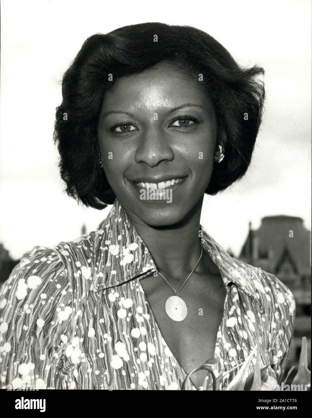 Sep. 29, 1976 - London, England, United Kingdom - NATALIE COLE, 26, is in  London to make her British concert debut. Natalie, winner of two Grammies  at the 1976 Awards presentations, including