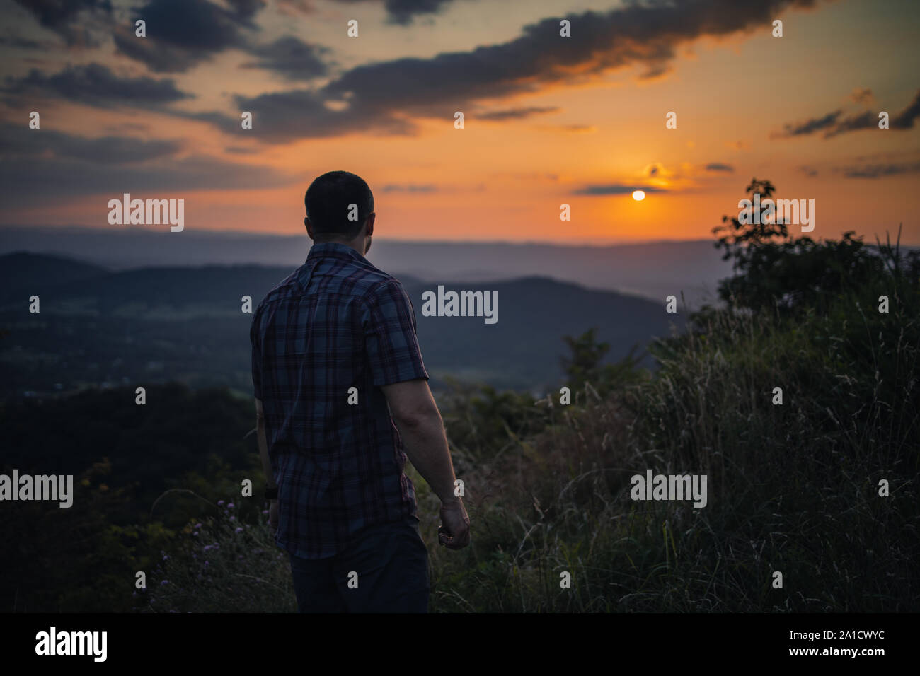 Man dark alone sunset hi-res stock photography and images - Alamy