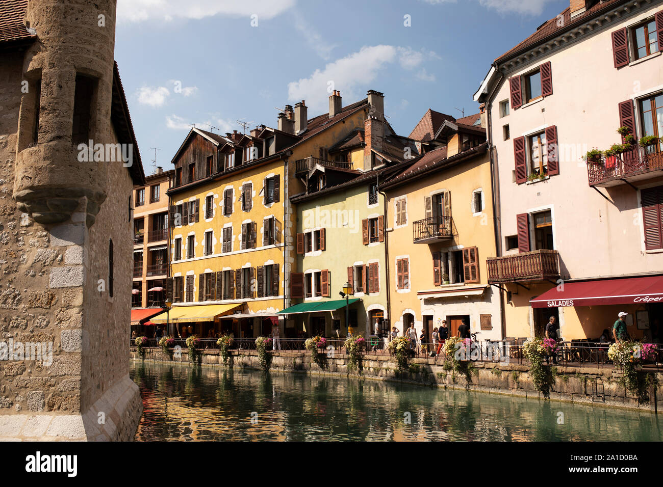 Shops and restaurants on Quai de l'Ile from across the canal Le Thiou