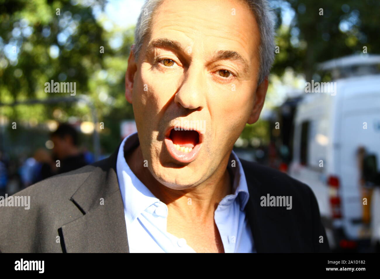 Kevin Maguire is a British journalist and Associate editor at the Daily Mirror newspaper pictured here talking at College Green, Westminster on 25th September 2019. Political journalists. Journalism. Newspapers. Stock Photo