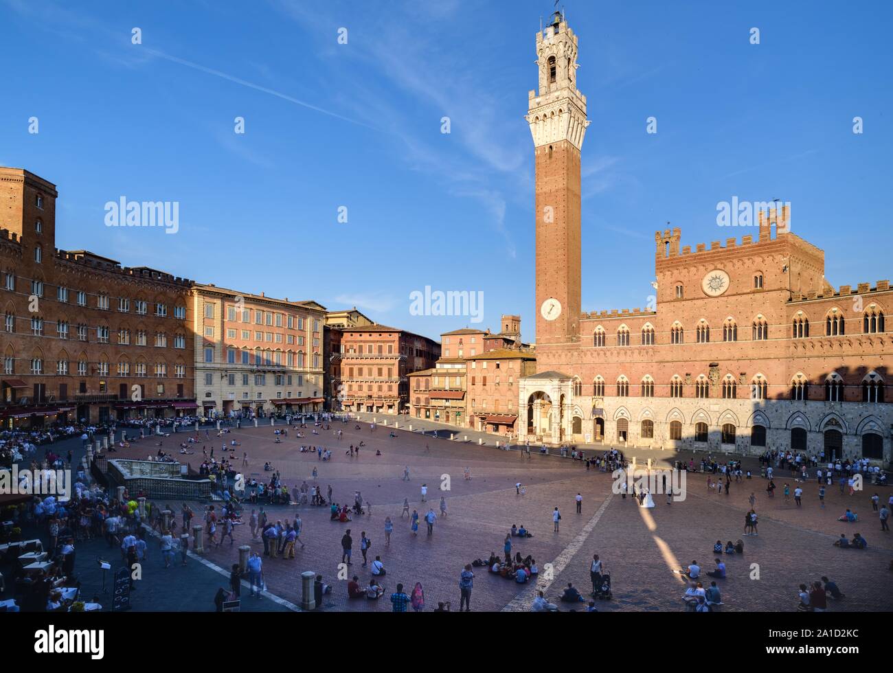 Die Piazza del Campo ist der bedeutendste Platz der toskanischen Stadt Siena, deren Zentrum er bildet. Der Platz ist bekannt durch seine beeindruckend Stock Photo