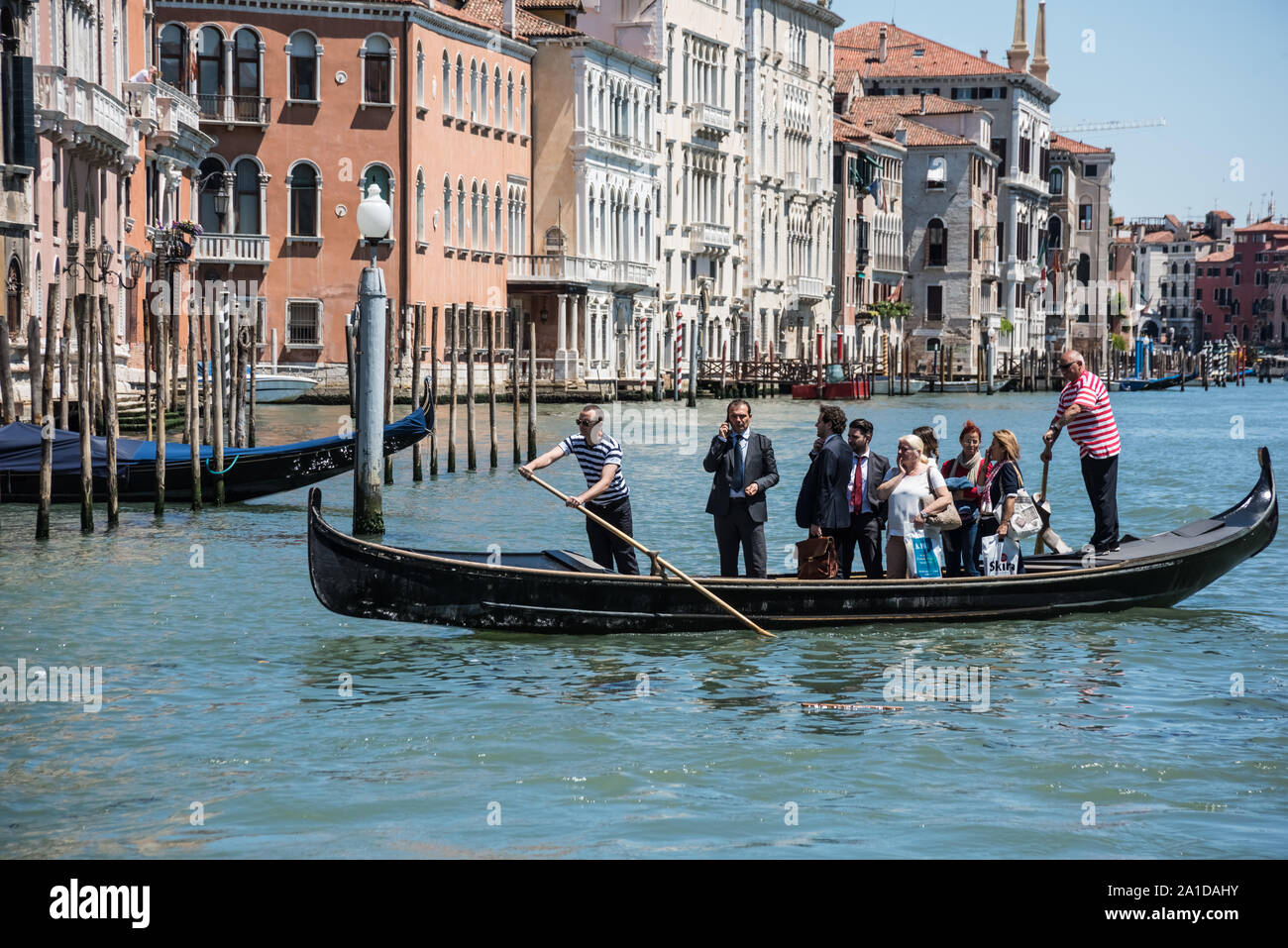 Venedig, Traghetto (Fähre über den Canale Grande) - Venice, Traghetto Gondola on Canale Grande Stock Photo