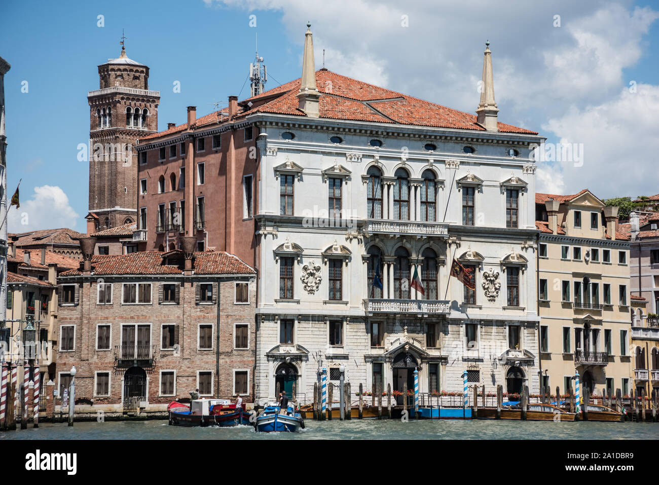 Palazzo Balbi ist ein Palast in Venedig in der italienischen Region Venetien. Er liegt im Sestiere Dorsoduro mit Blick auf den Canal Grande, und zwar Stock Photo